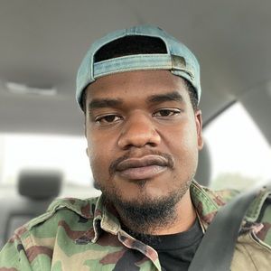 Meet your Posher, Dominique